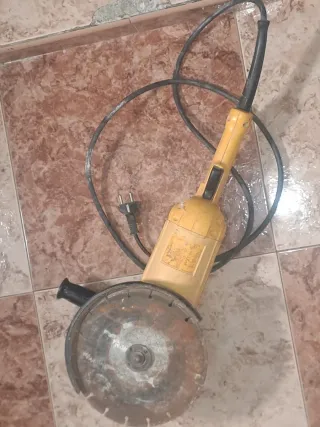 Amoladora angular DeWALT DWE492 2200W,