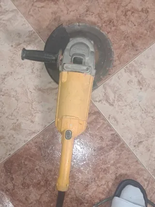 Amoladora angular DeWALT DWE492 2200W,