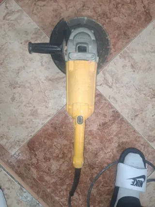 Amoladora angular DeWALT DWE492 2200W,