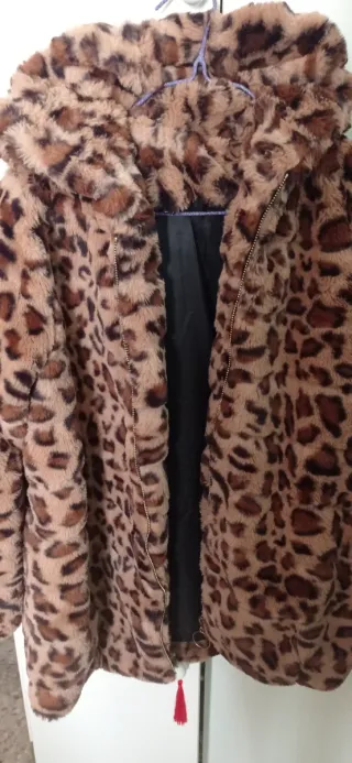 Chaqueta pelo sintético leopardo capucha