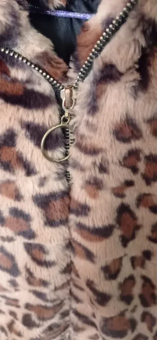 Chaqueta pelo sintético leopardo capucha