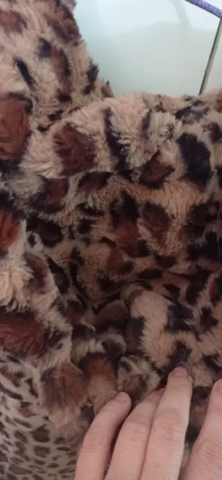 Chaqueta pelo sintético leopardo capucha