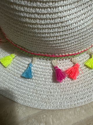 Sombrero de paja blanco con pompones