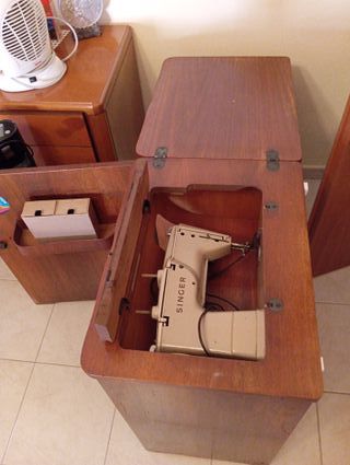 Macchina da cucire anni '50 a pedale Singer 401