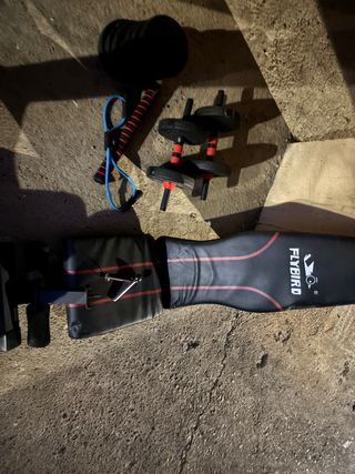 Banco de pesas y accesorios