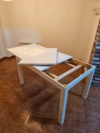 Mesa extensible blanca