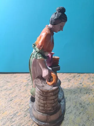 Figura Belén Mujer haciendo roscas