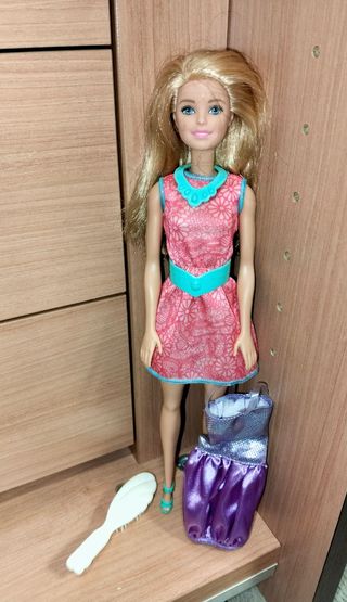 Barbie fashion con vestito e accessori