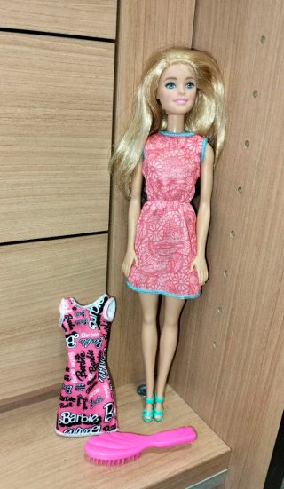 Barbie fashion con vestito e accessori