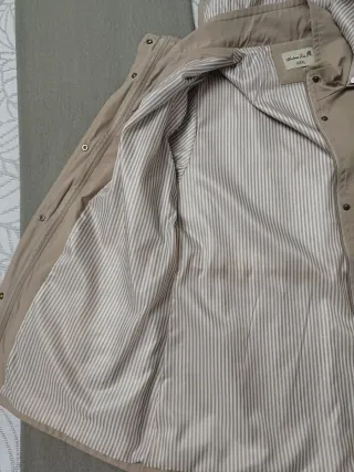 Cortavientos beige con capucha Andrea Lee.It