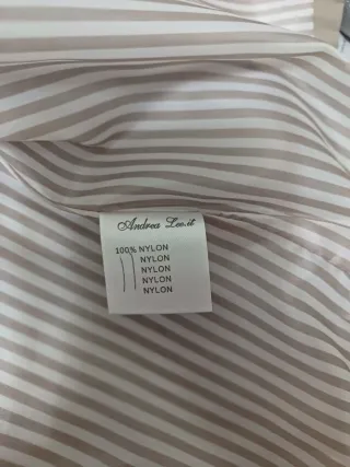 Cortavientos beige con capucha Andrea Lee.It