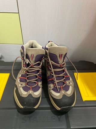 Botas montaña Quechua Talla 41