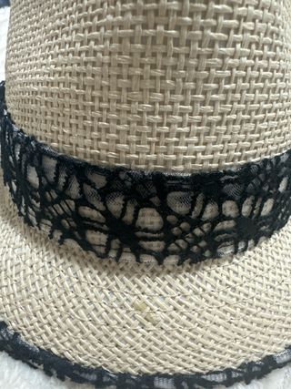 Sombrero de paja con cenefa negra
