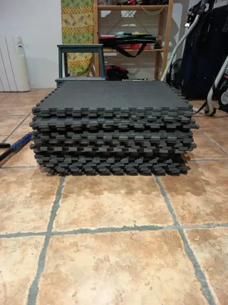 24 baldosas 60 x 60 suelo Gimnasio Decathlon Negro