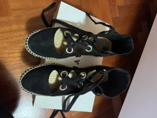 Alpargatas negras con cordones