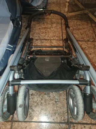 Carro de bebé con capazo y silla