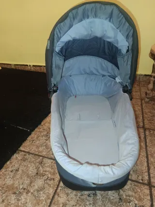 Carro de bebé con capazo y silla