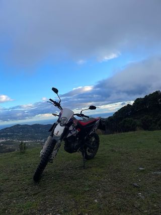 Moto Aprilia RX 125 de marcha