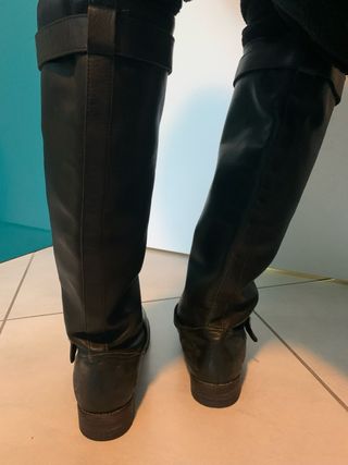 Stivali neri in pelle con fibbia