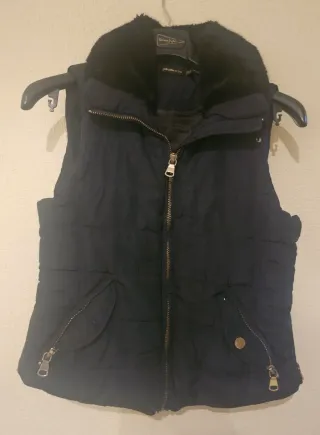 Chaleco azul con cuello de pelo