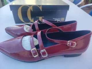 Zapatos piel charol NUEVOS.