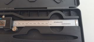 Calibro Digitale a Corsaio In Acciaio con Dispay 1