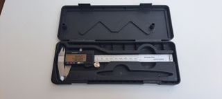 Calibro Digitale a Corsaio In Acciaio con Dispay 1