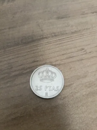 Moneda 25 Pesetas Española 1982 diseño con Corona