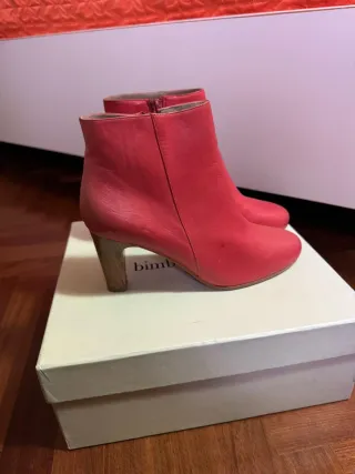 Botines rojos tacón madera mujer
