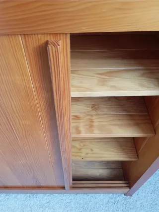 Aparador/Armario de Pino Melis. Francia 70s.