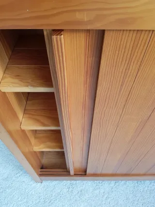 Aparador/Armario de Pino Melis. Francia 70s.