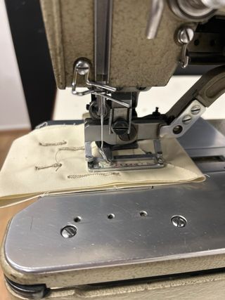 Máquina Industrial Ojales Brother