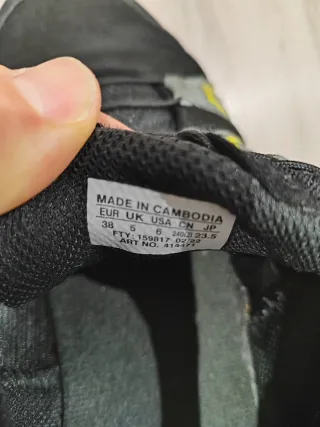 Zapatillas Salomon Trail Running Negras y Amarilla