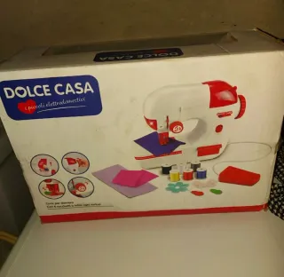 Macchina da cucire giocattolo cuce davvero