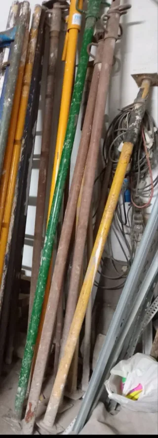 Puntales de obra metálicos