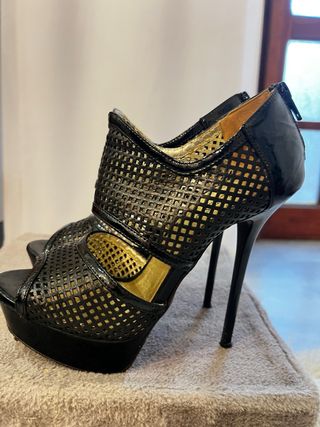 Sandali neri vernice tacco stiletto plateau