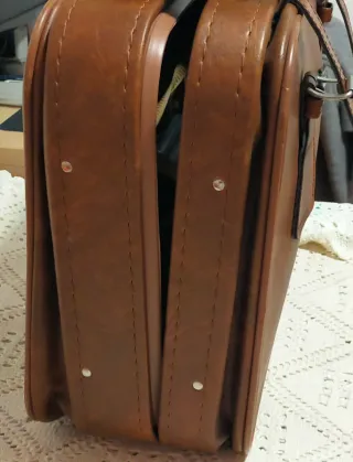 Maleta Gladiator Vintage Piel Marrón. Atrezzo