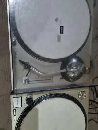 2 Technics SL-1200MK2 Tocadiscos