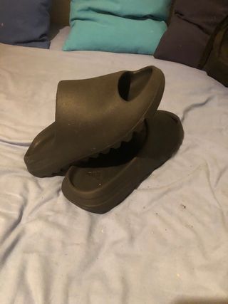 Yeezy Slide Talla 41 Negras
