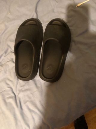 Yeezy Slide Talla 41 Negras