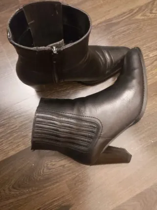 Botines de piel negros