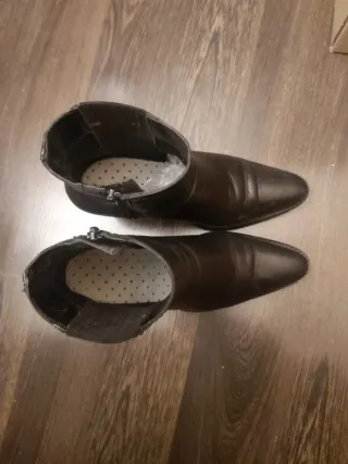 Botines de piel negros