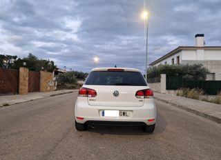 Volkswagen Golf – 1.6 TDI 105 CV | Año 2010