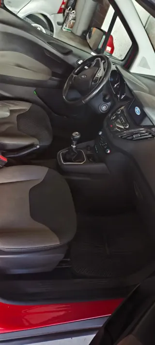 Ford Tourneo Courier 2019 (67.500km)