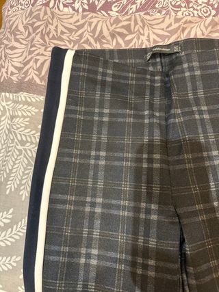 Pantalón tipo legging cuadros