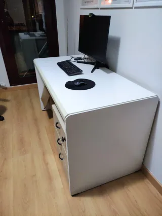 Scrivania da ufficio grande bianca