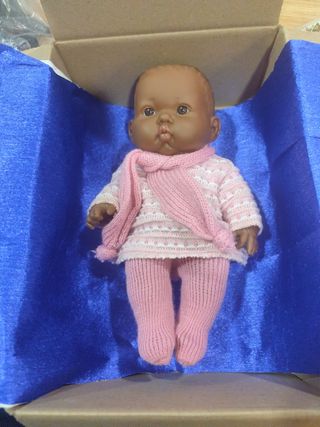 Muñeco bebé con conjunto rosa