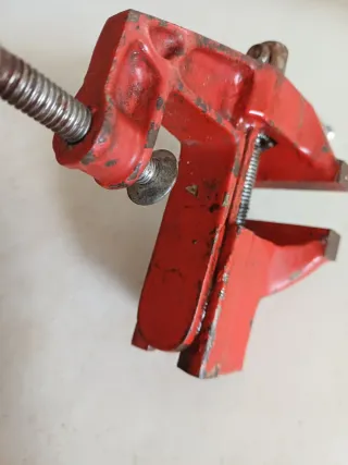 Tornillo de banco pequeño