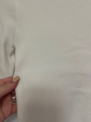 Jersey blanco canalé cuello alto