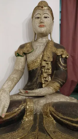 Statua Buddha finemente decorata
